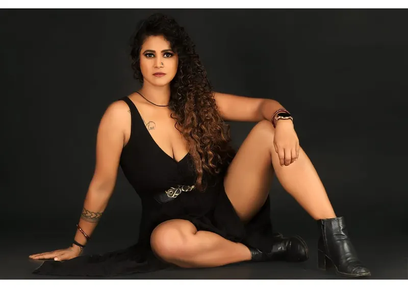 AANY ULLU ARTIST gallery photo 9 — Bangalore escorts