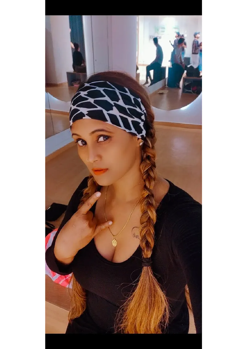 AANY ULLU ARTIST gallery photo 18 — Bangalore escorts