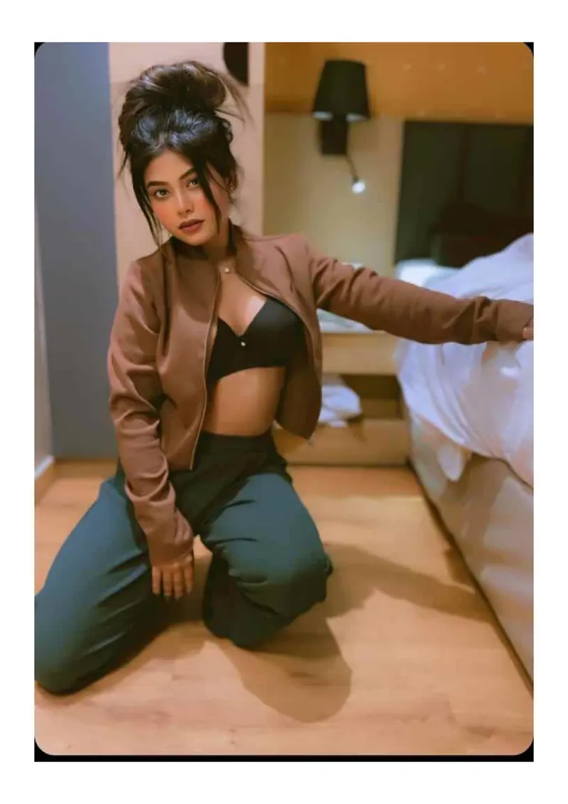 CABIN CREW GIRL SAMANTHA AVAILABLE gallery photo 3 — Bangalore escorts