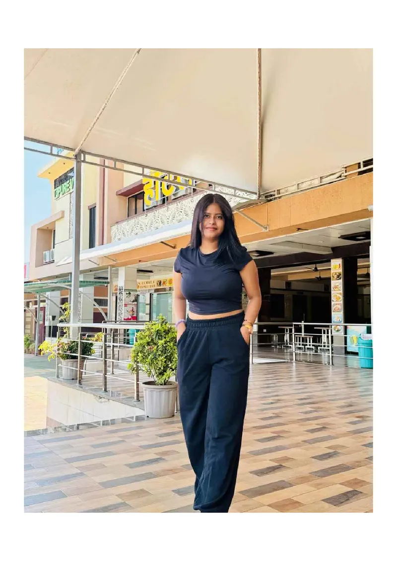 CAT WALK MODEL SHILPA MANJUNATH AVAILABLE gallery photo 7 — Bangalore escorts