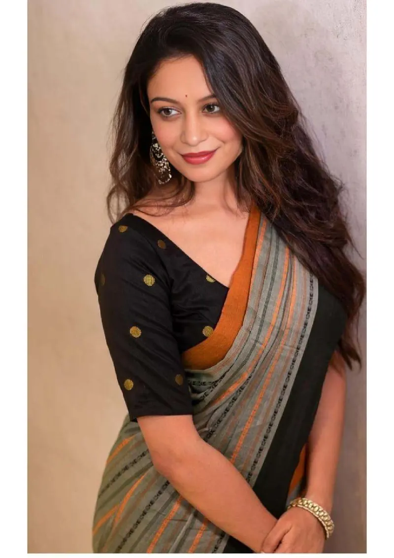 HARINI KANNADA SOUTH TV ARTIST gallery photo 2 — Bangalore escorts