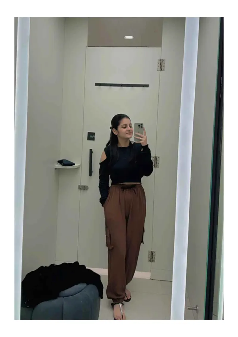 Young kashmiri girl Kushboo available gallery photo 2 — Bangalore escorts