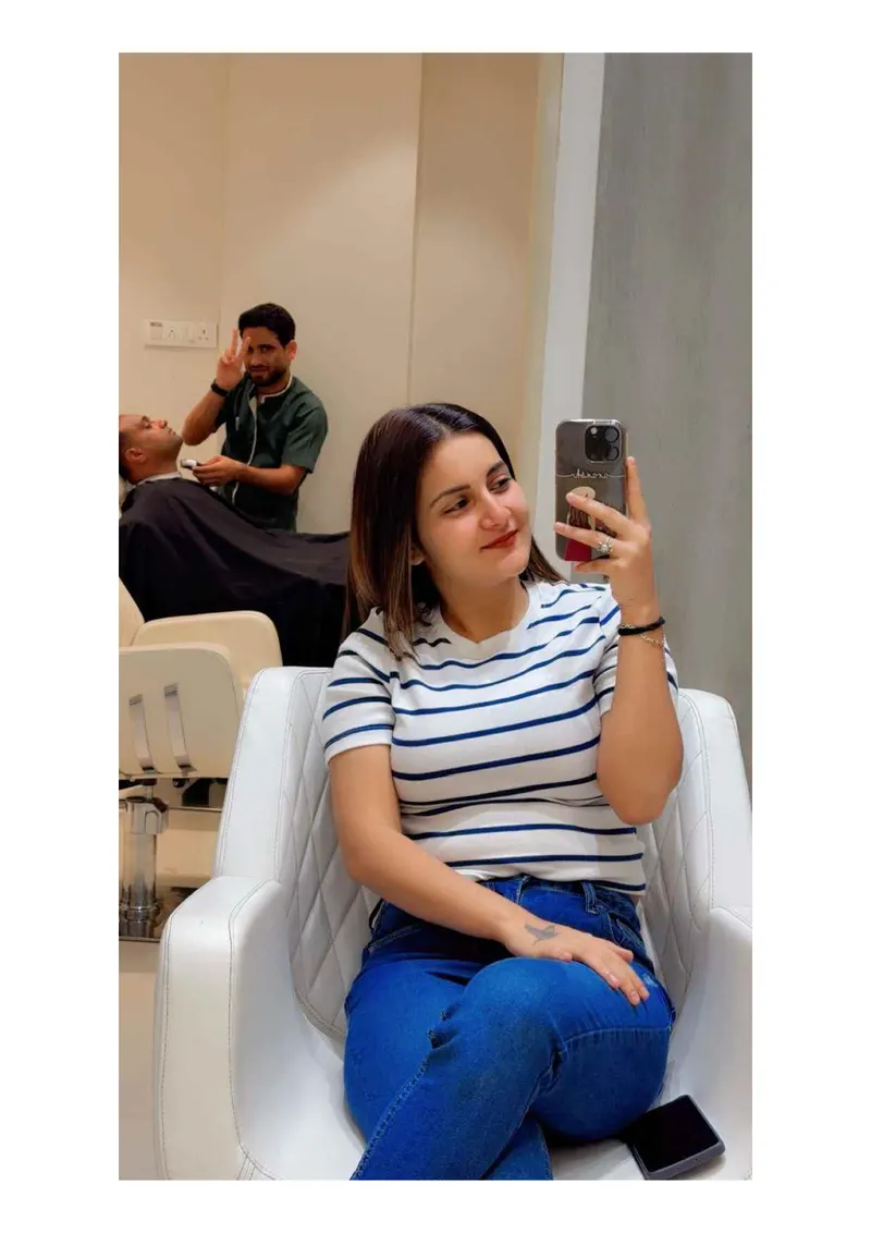 Young kashmiri girl Kushboo available gallery photo 4 — Bangalore escorts